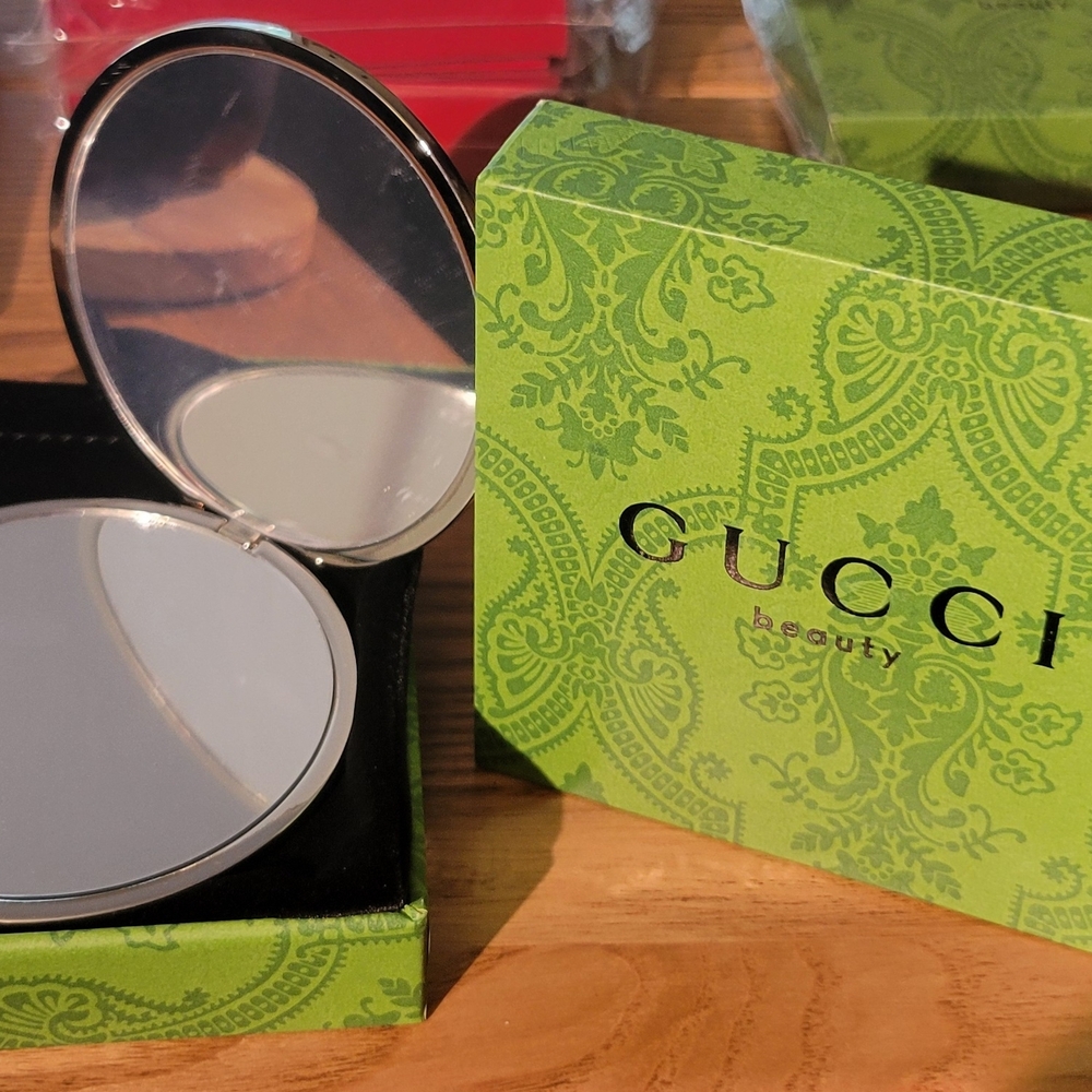 Gucci Beauty Mirror - Picture 4 of 4